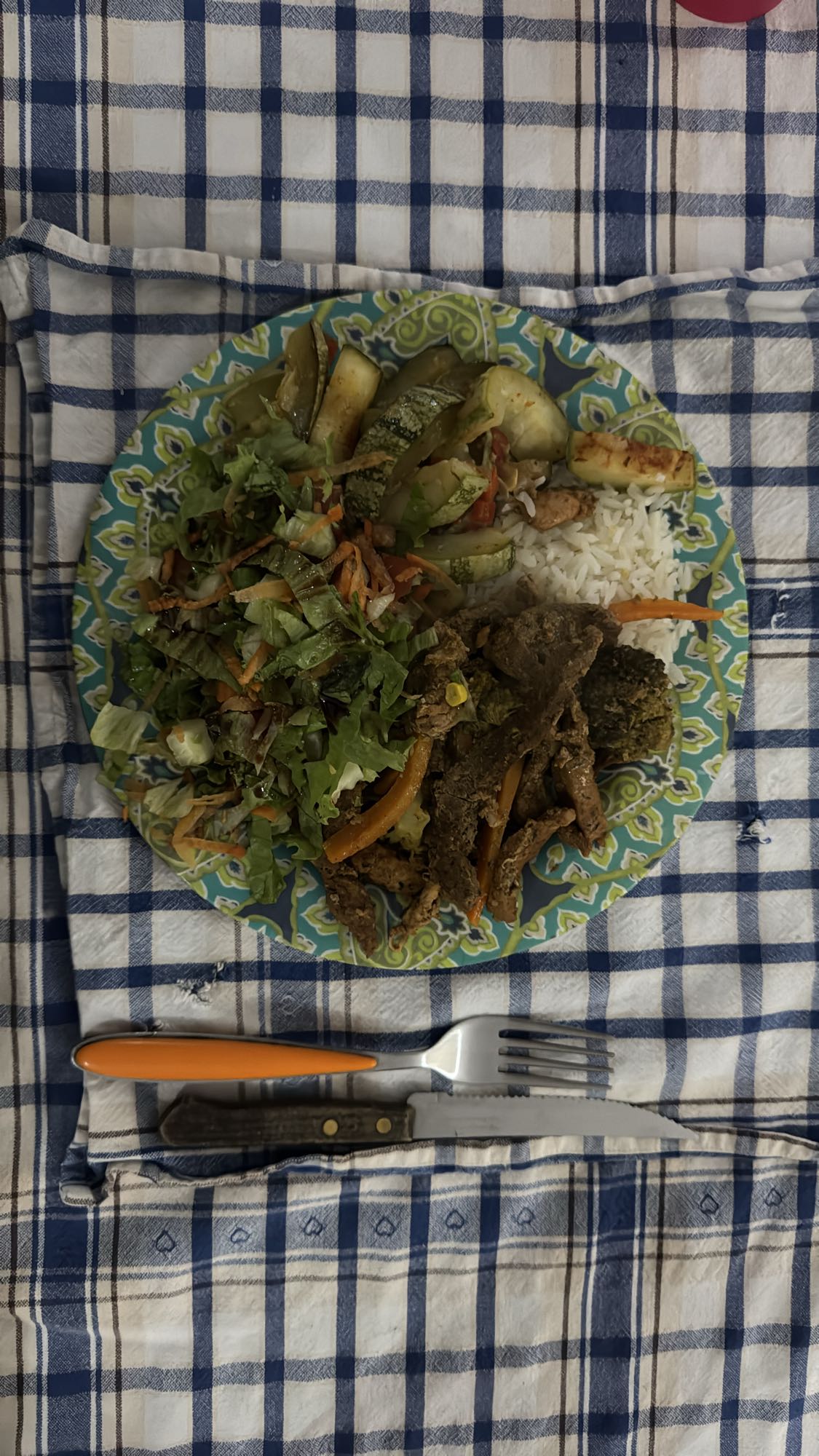 Plato mixto con arroz