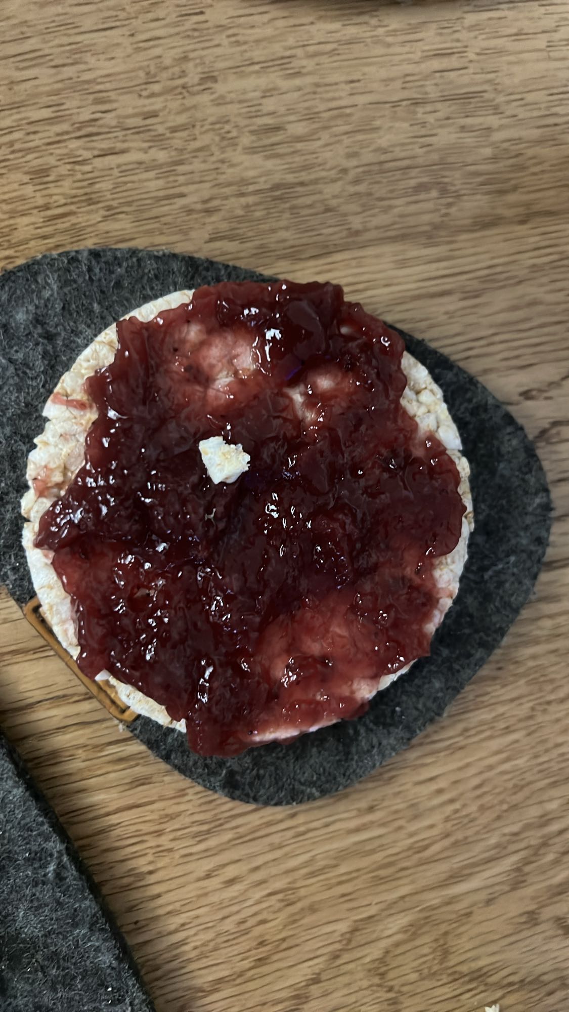 Reiswaffel mit Marmelade