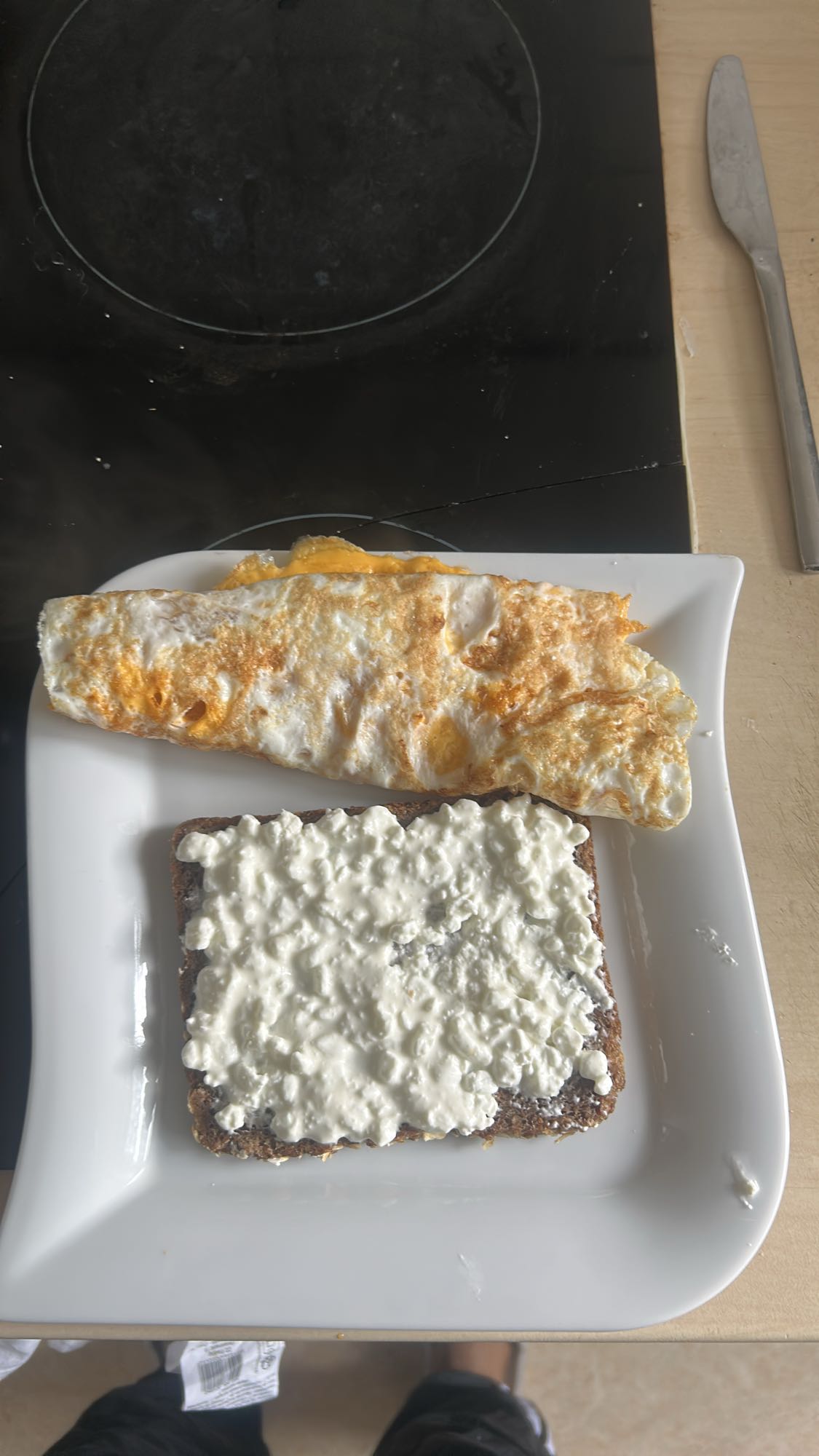 Ei und Hüttenkäsebrot