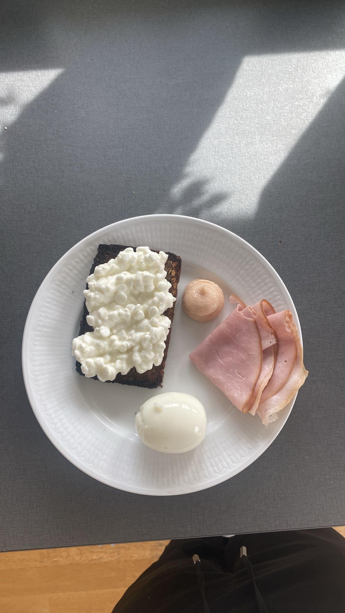 Frukosttallrik med ägg