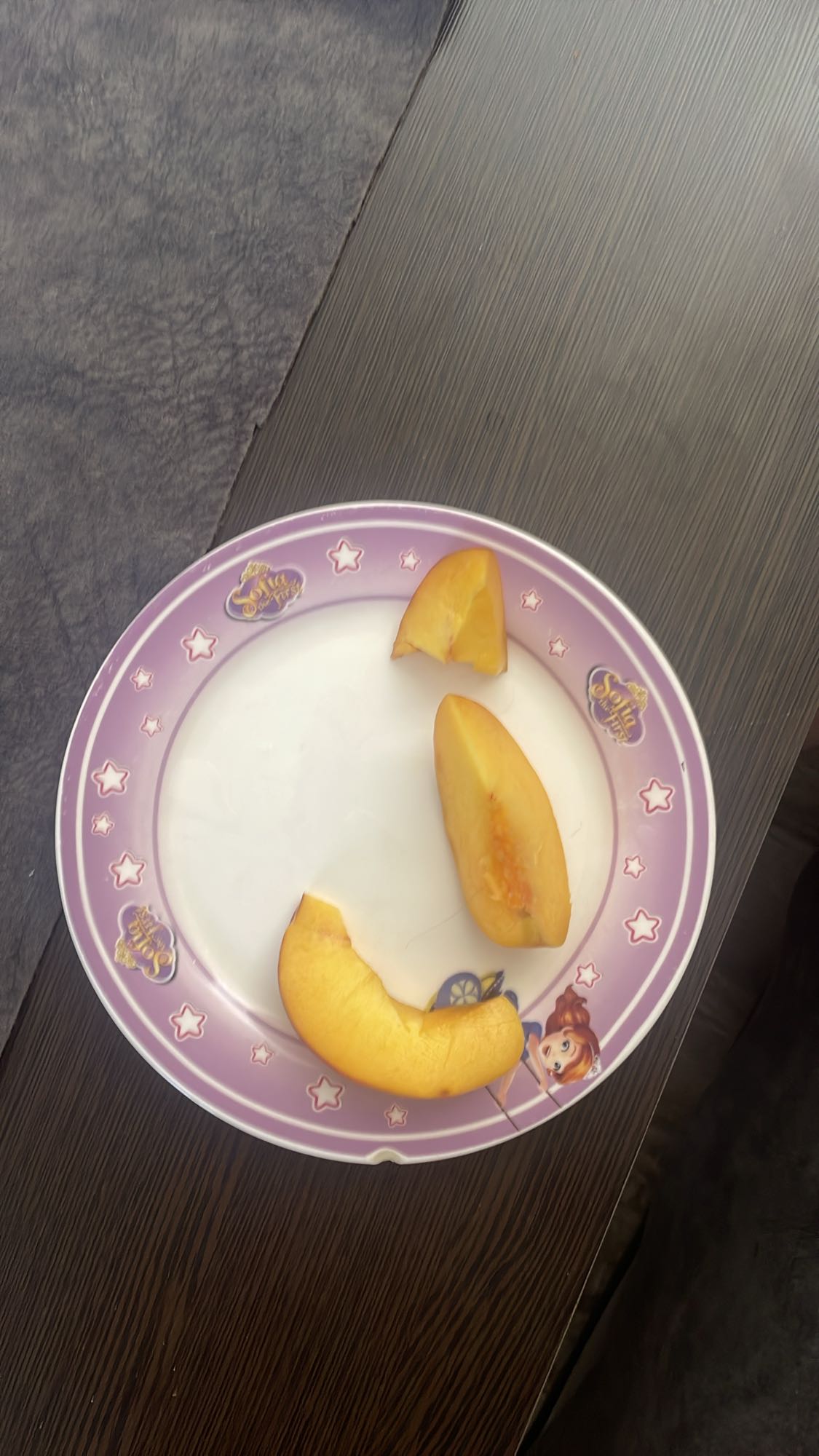 ломтики персика