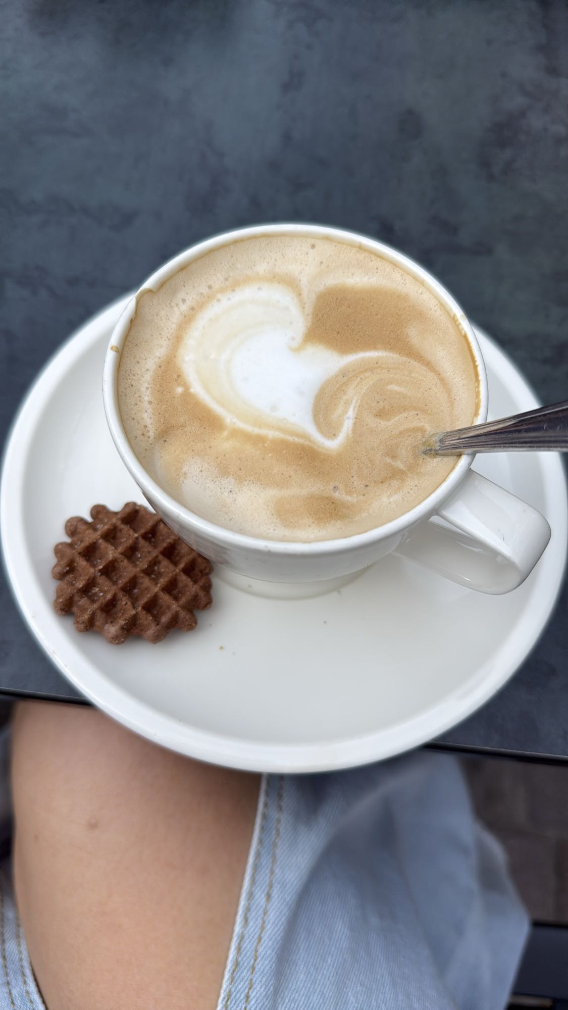 Cappuccino met koekje