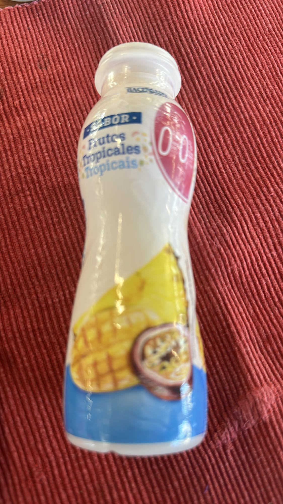 Iogurte frutas tropicais