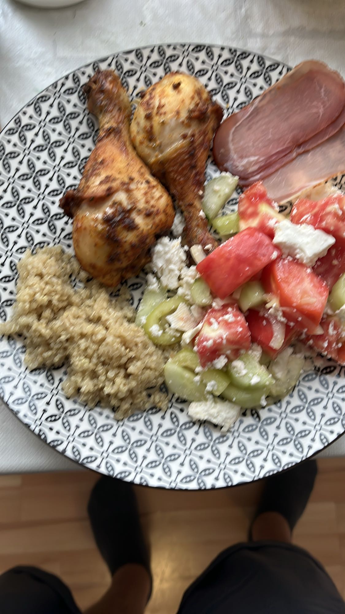 Пилешко с киноа и салата