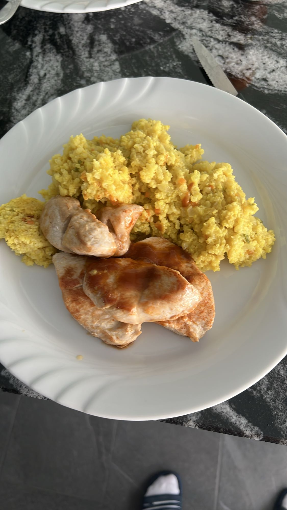 Kip met gele couscous