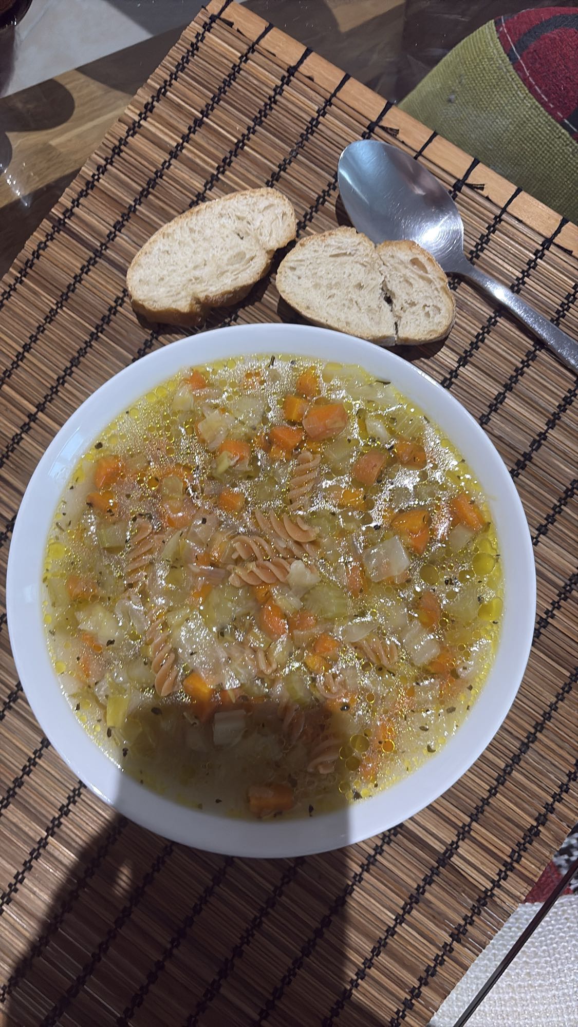 Vegetable noodle soup with bread