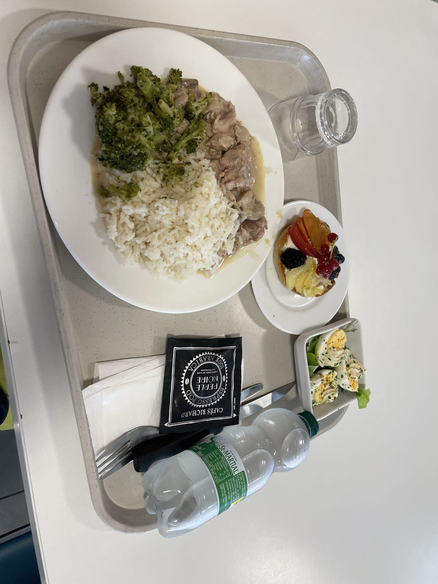 Déjeuner cantine varié