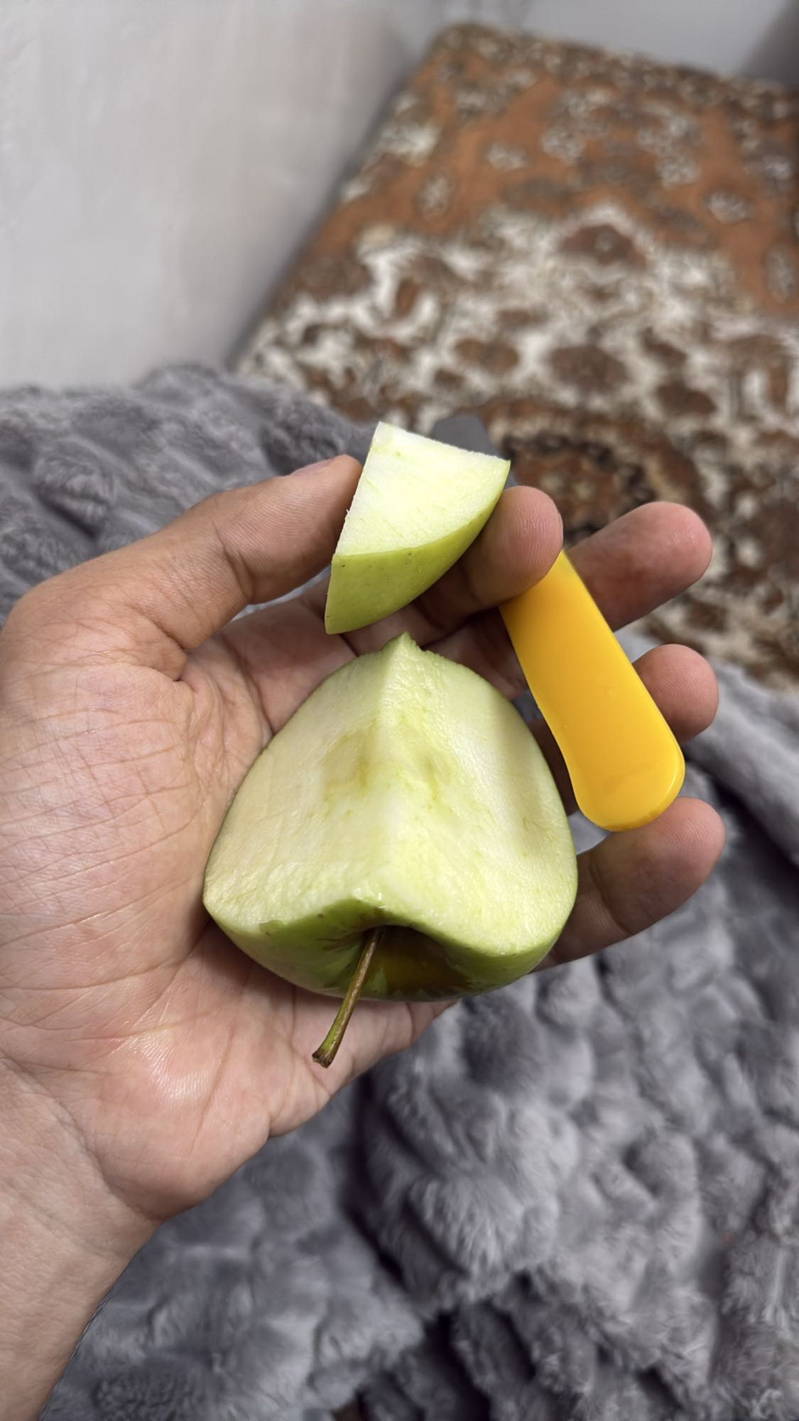 Green apple slices