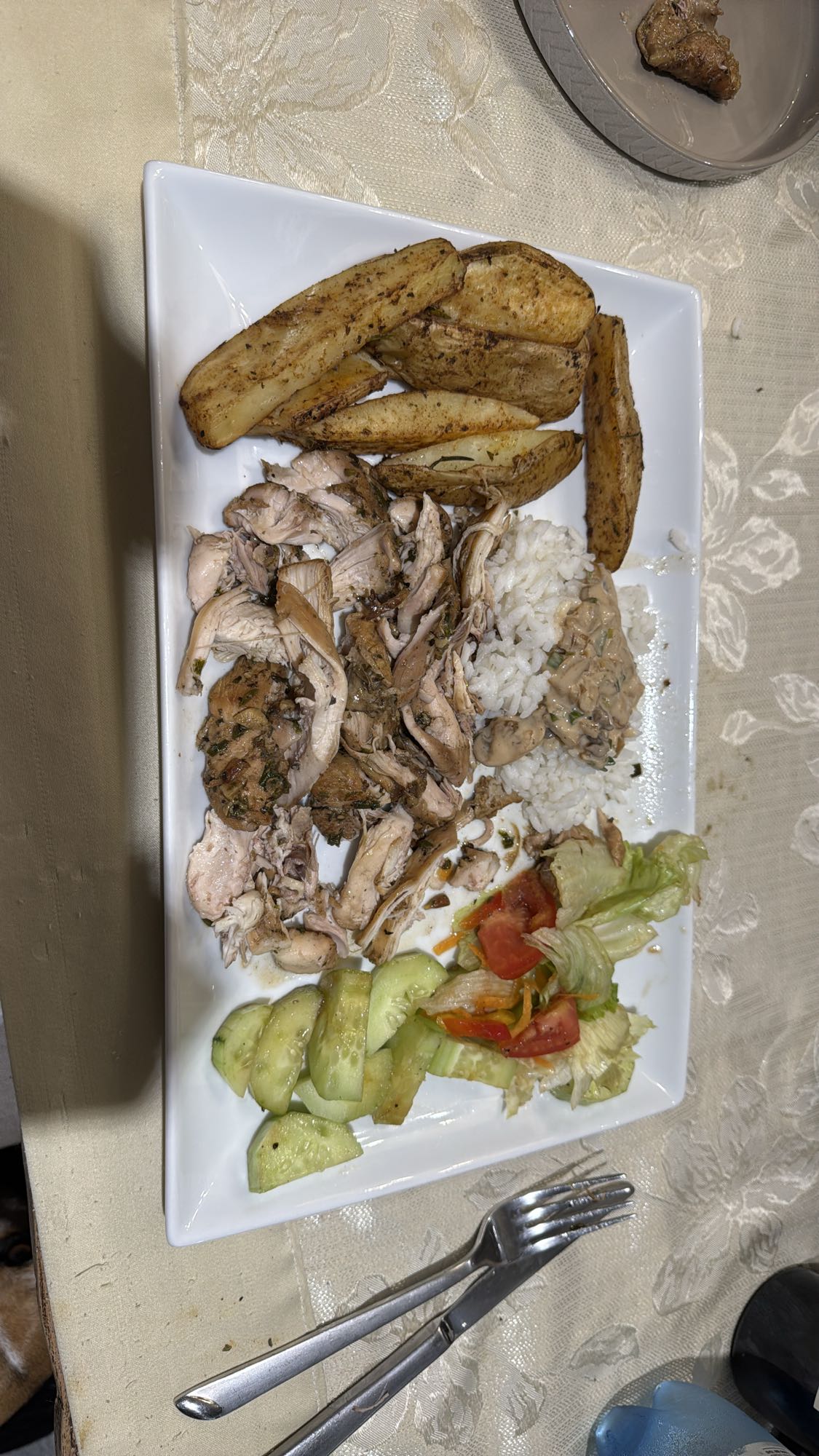 Pollo con papas y ensalada