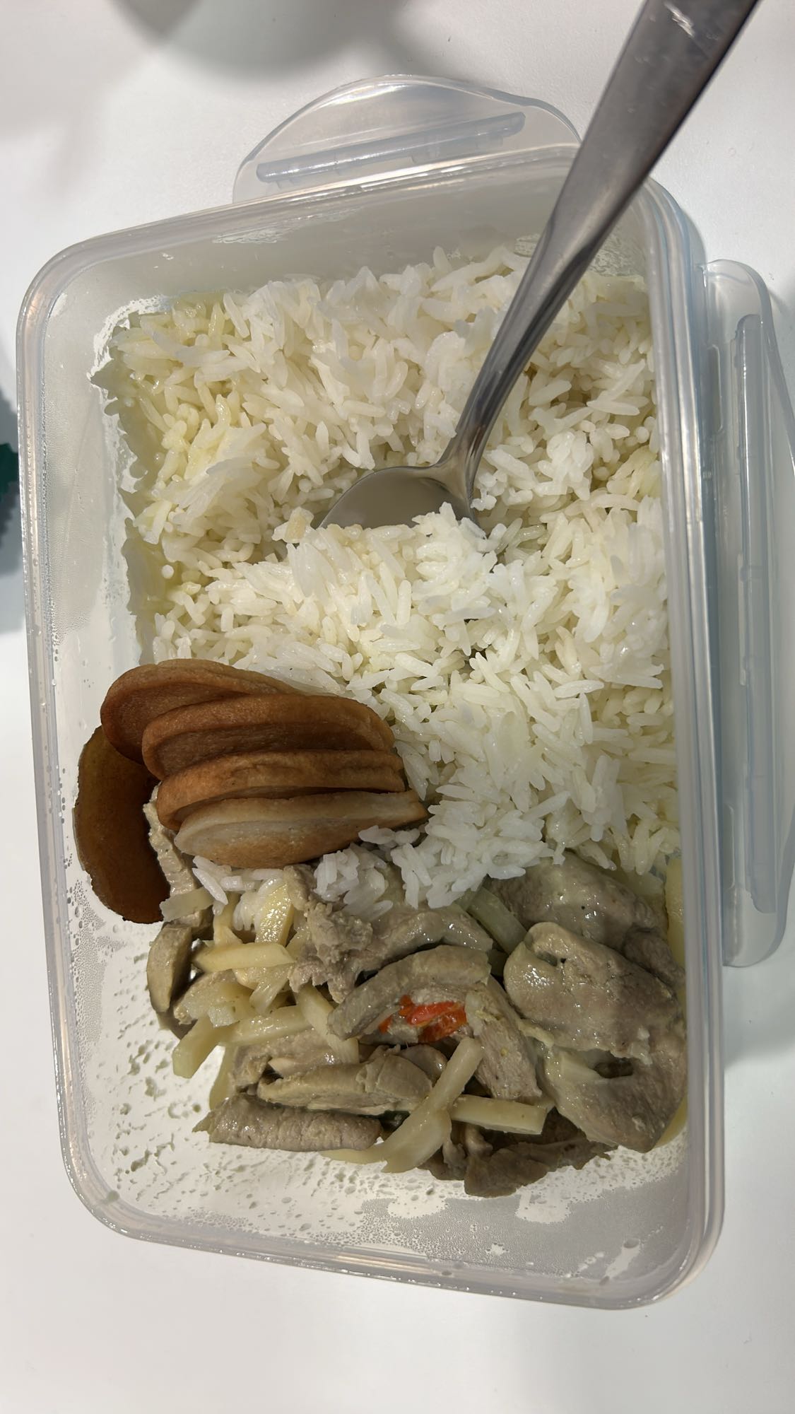 Ris med svinekjøttgryte