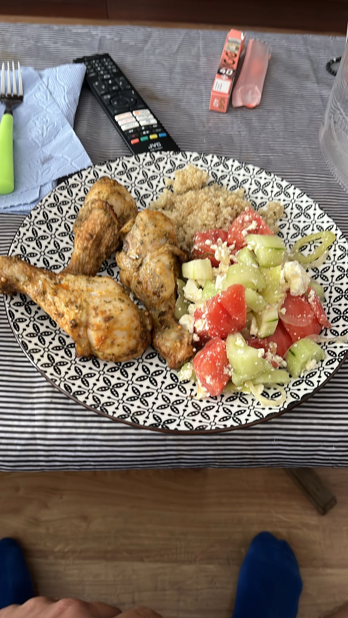 Пилешко с киноа и салата