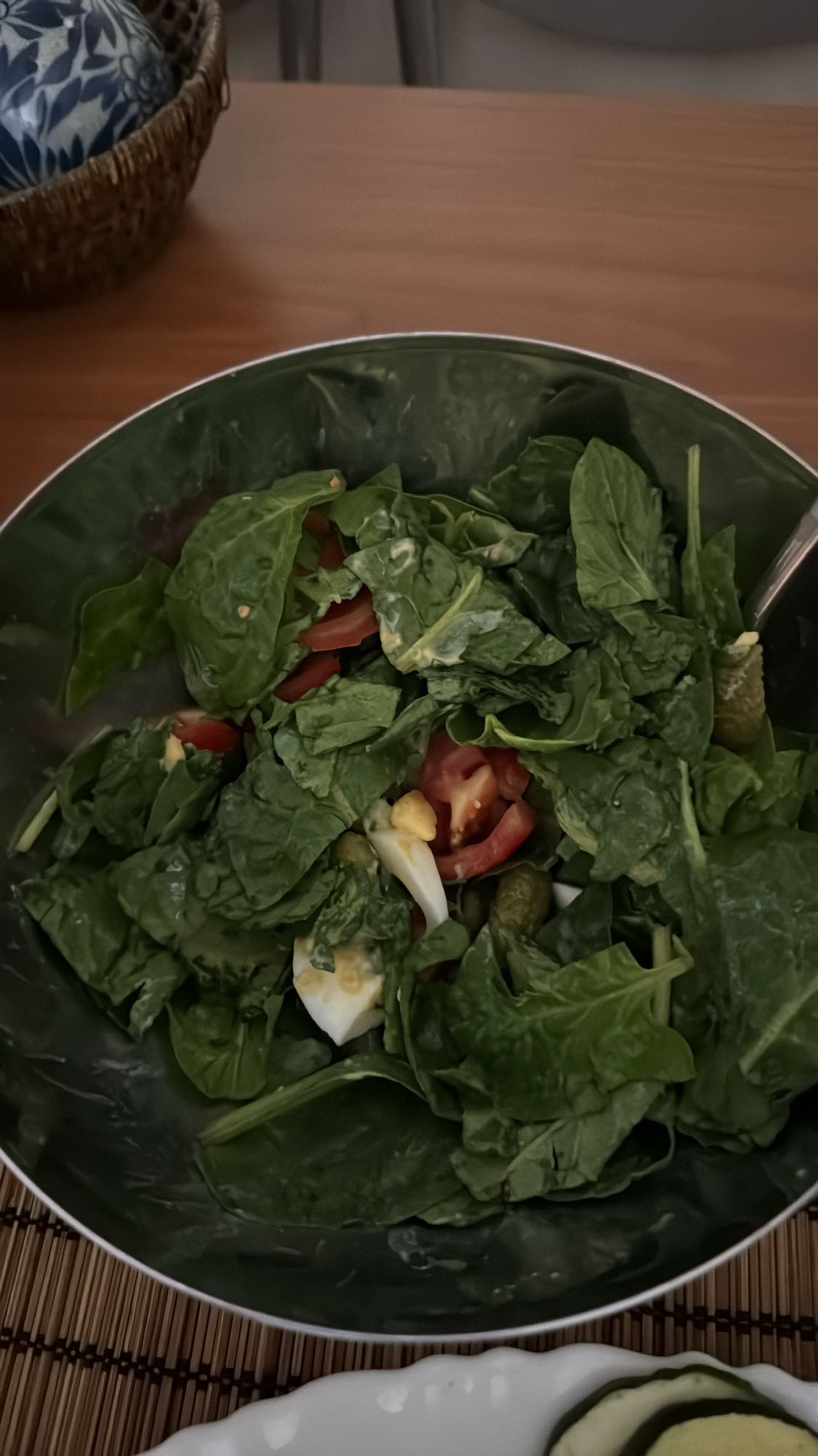 ensalada de espinaca y huevo