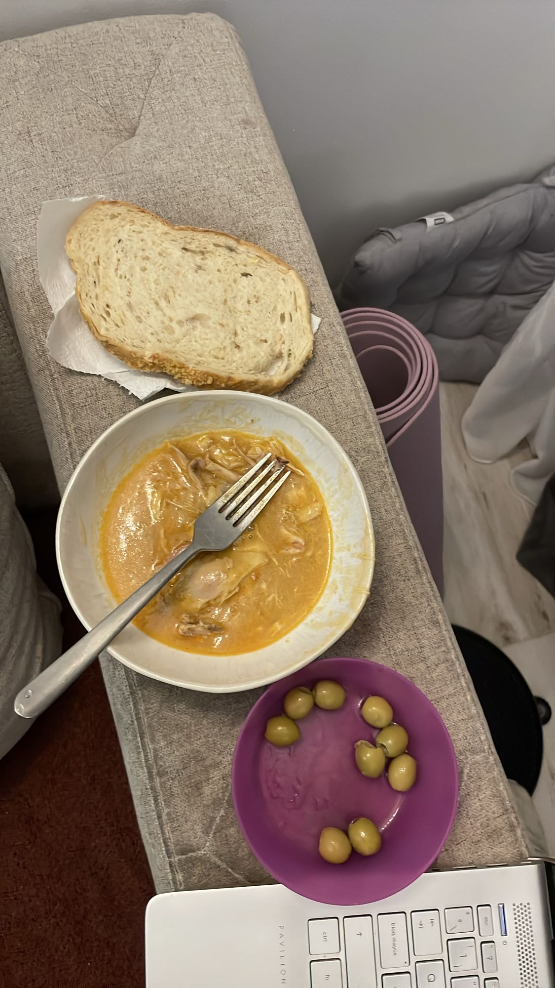 Tocană cu pâine și măsline