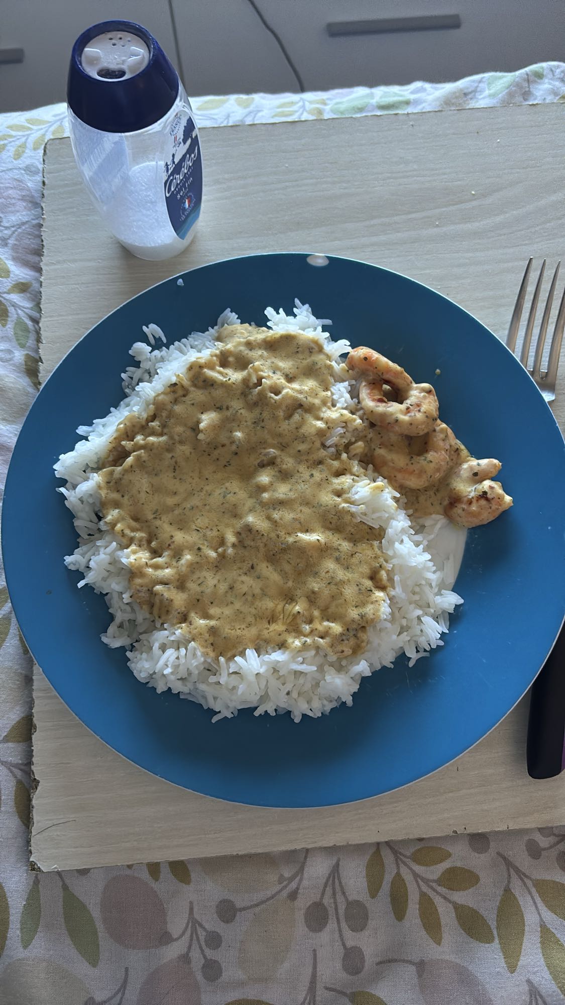 Riz sauce curry crevettes