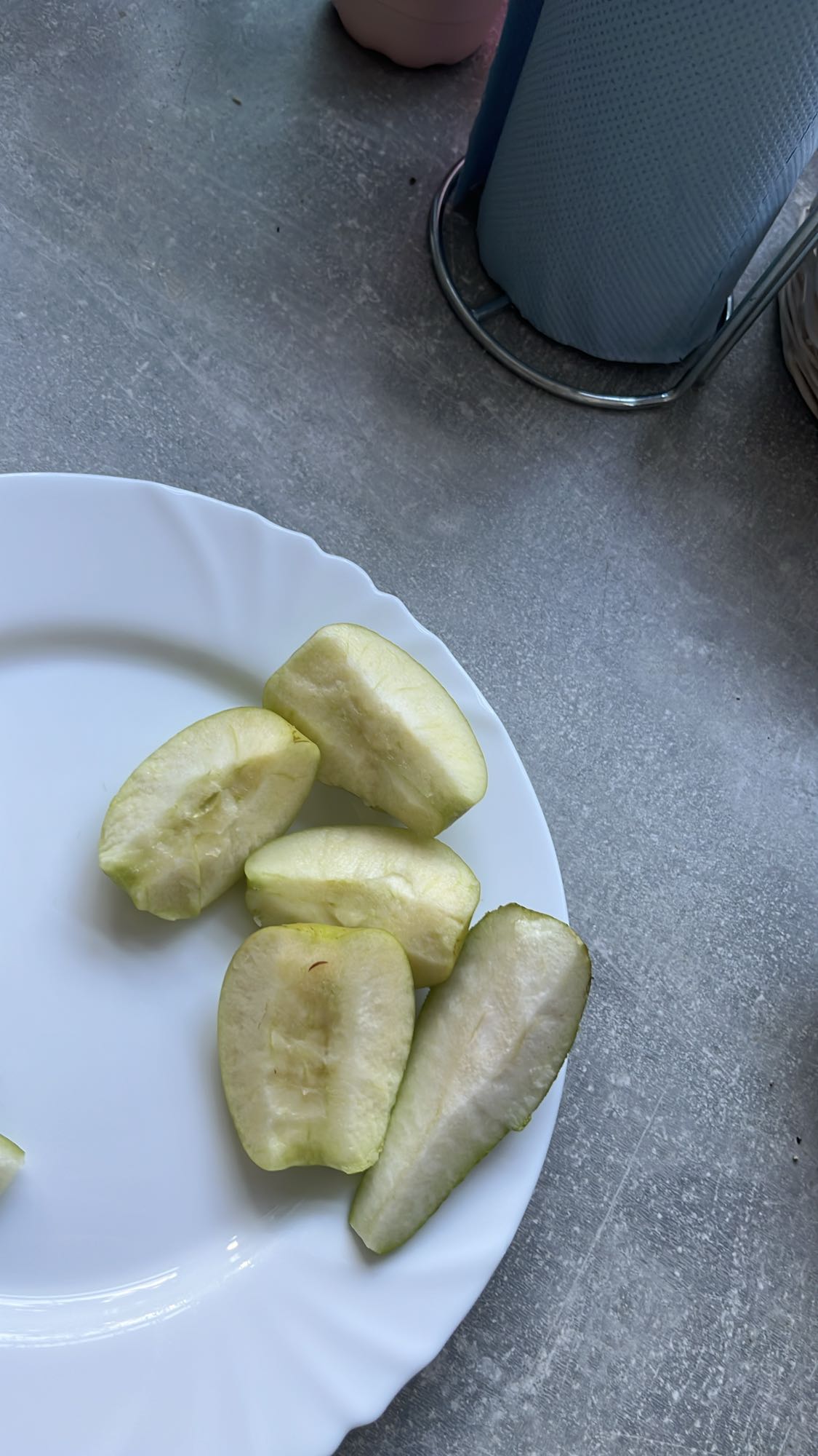 Sliced green apple