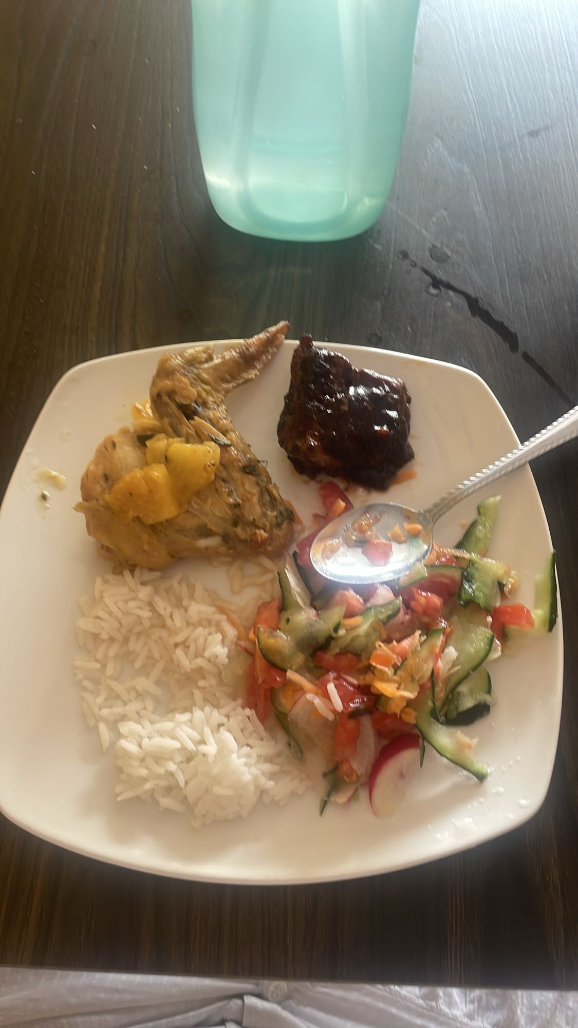 Pollo, arroz y ensalada