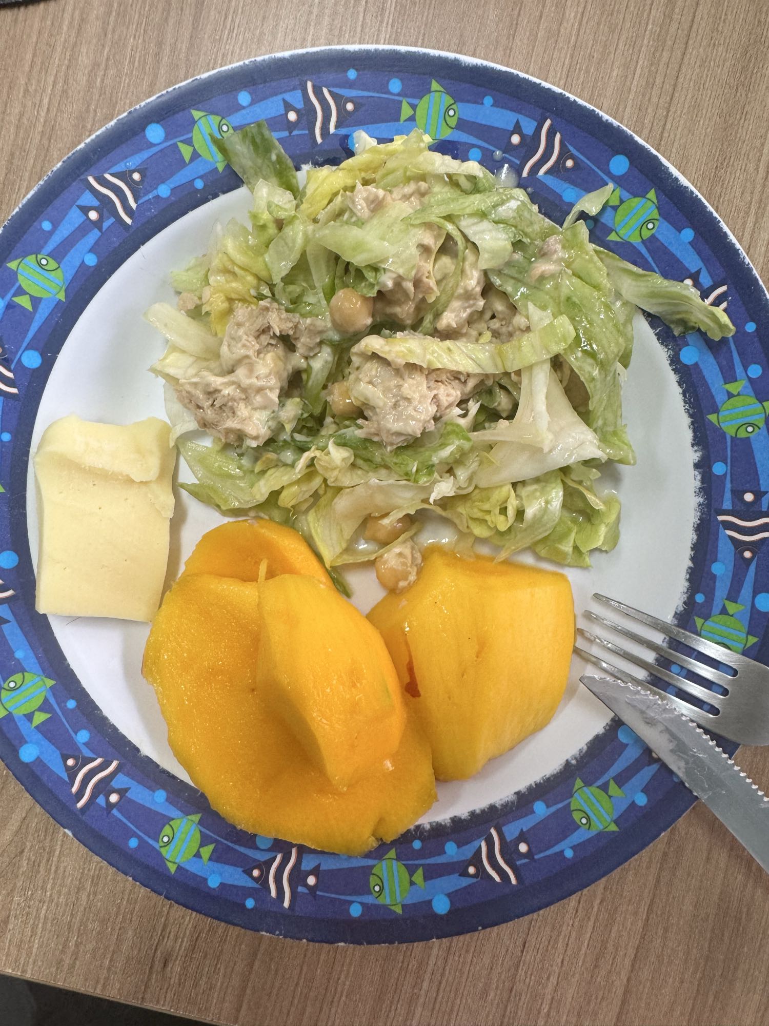 Salada com manga e queijo