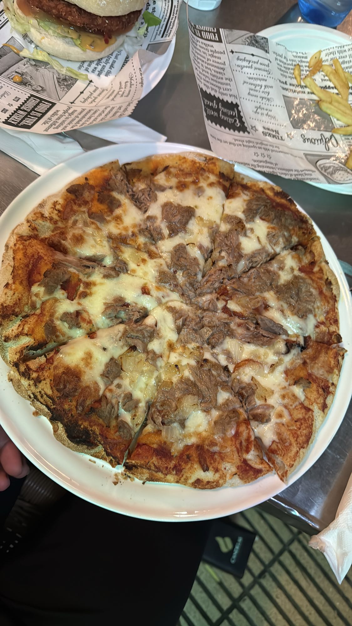 Pizza de atún y queso