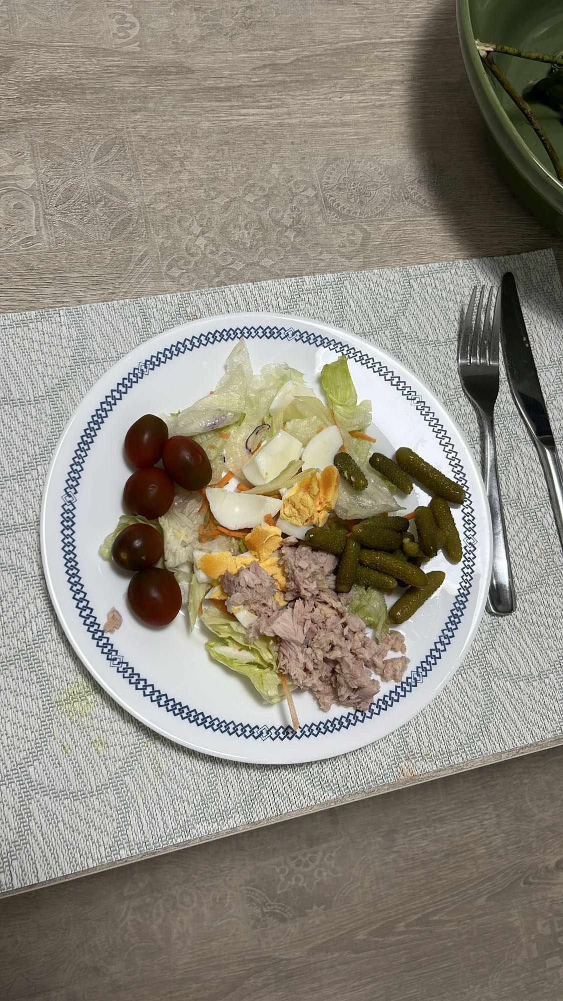 ensalada con atún y huevo