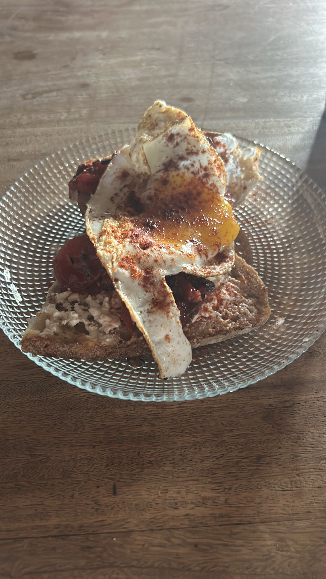 Tartine œuf et tomates