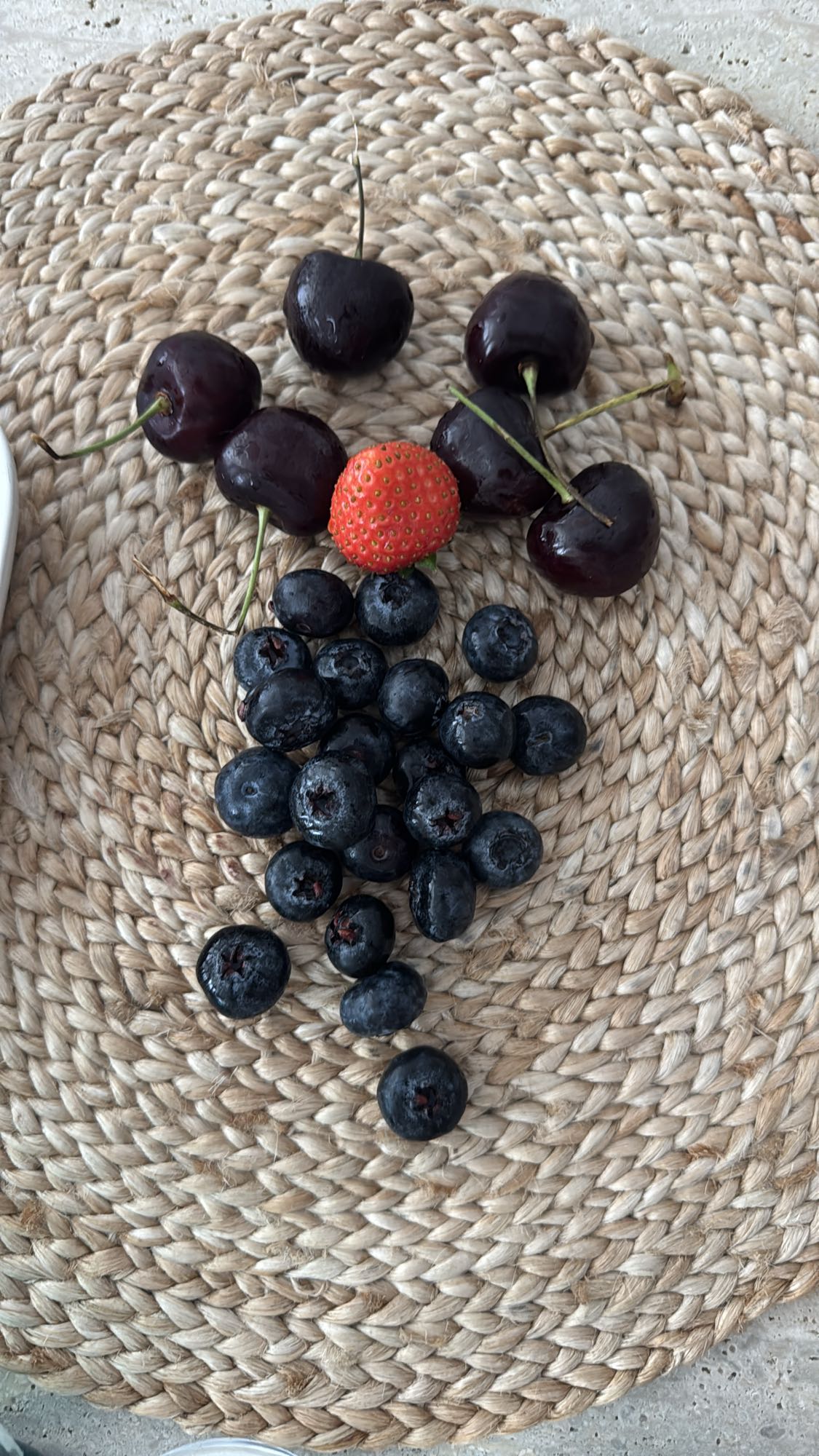 ягодная тарелка