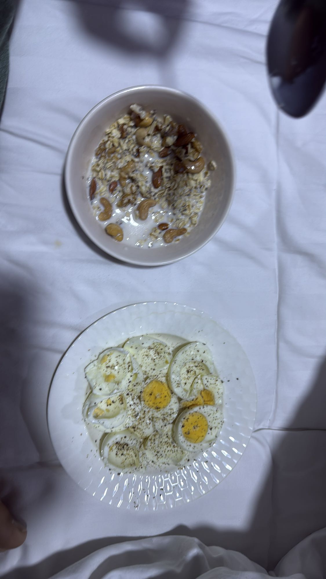 Eggs with nut oatmeal