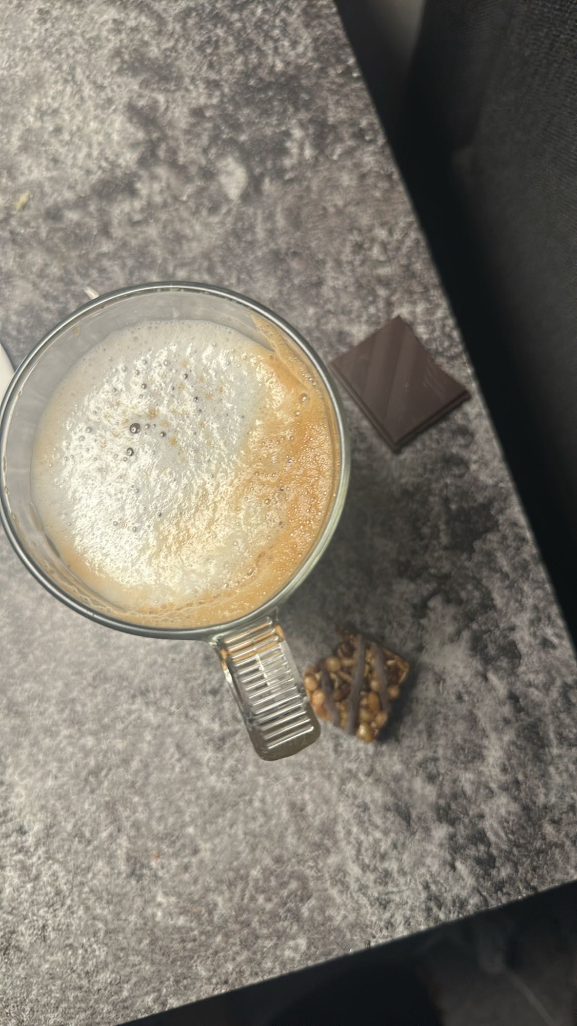 Kaffe med chokladbit