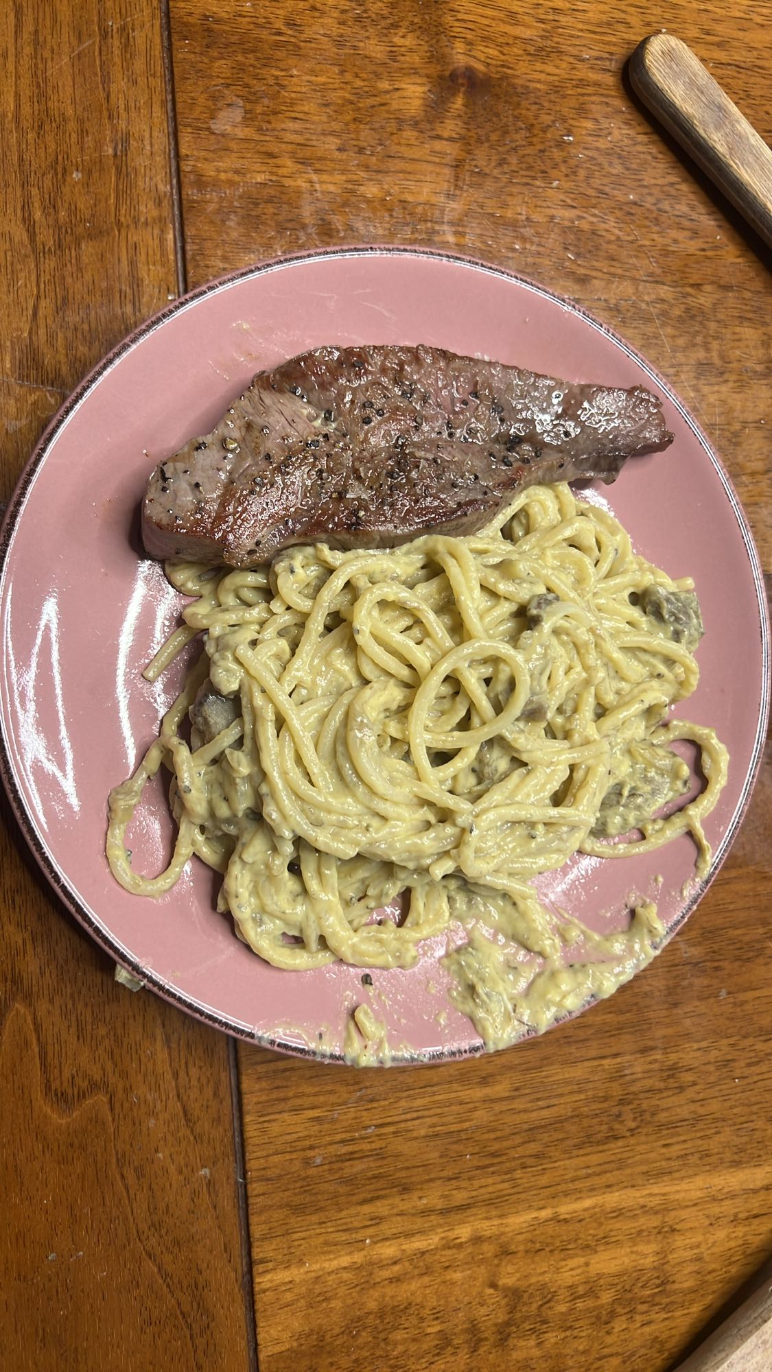 Friptură cu paste cremoase