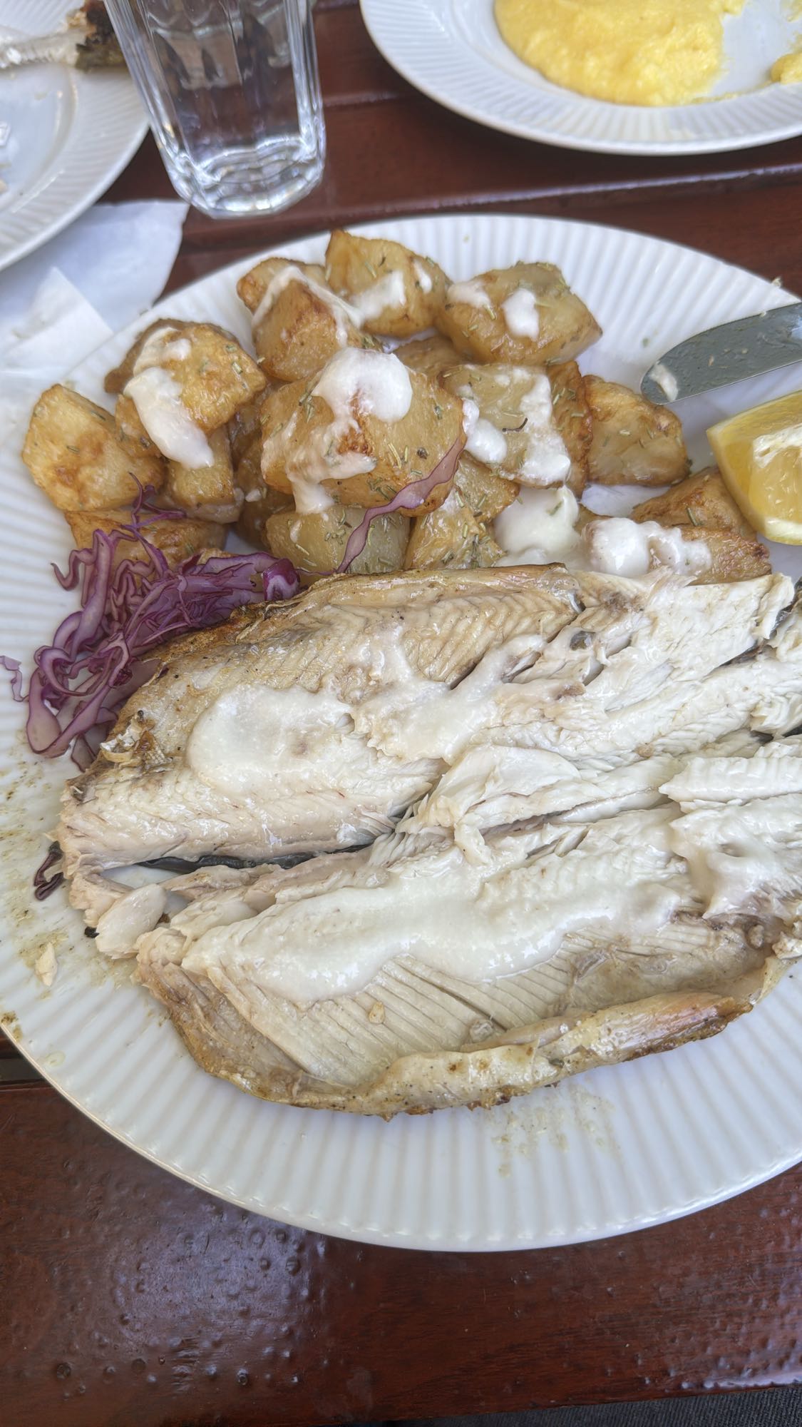 Pește cu cartofi copți