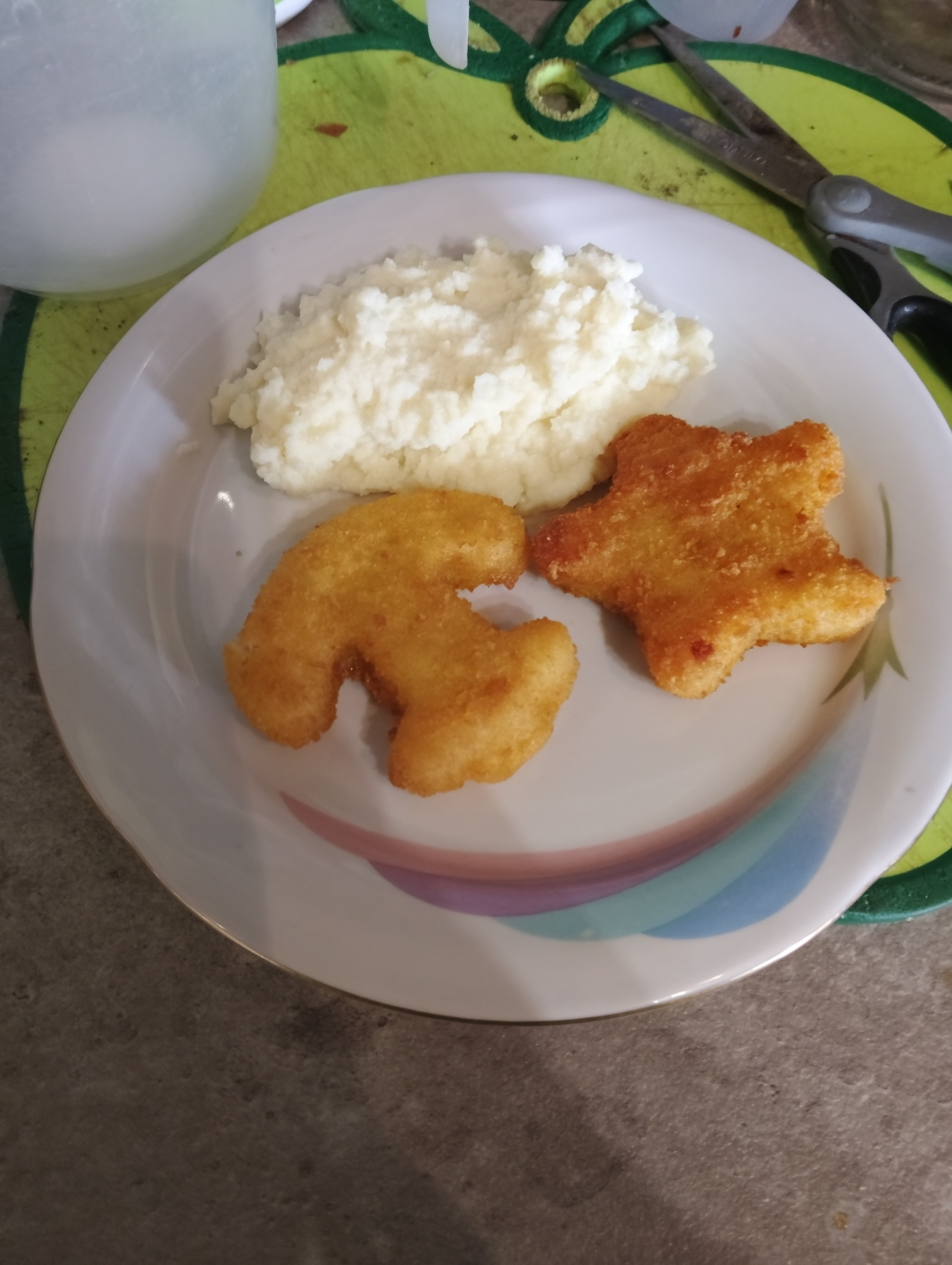 Nuggets with mashed potato