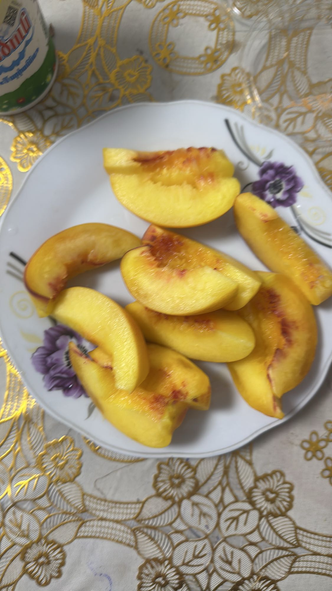 Нарезанный персик