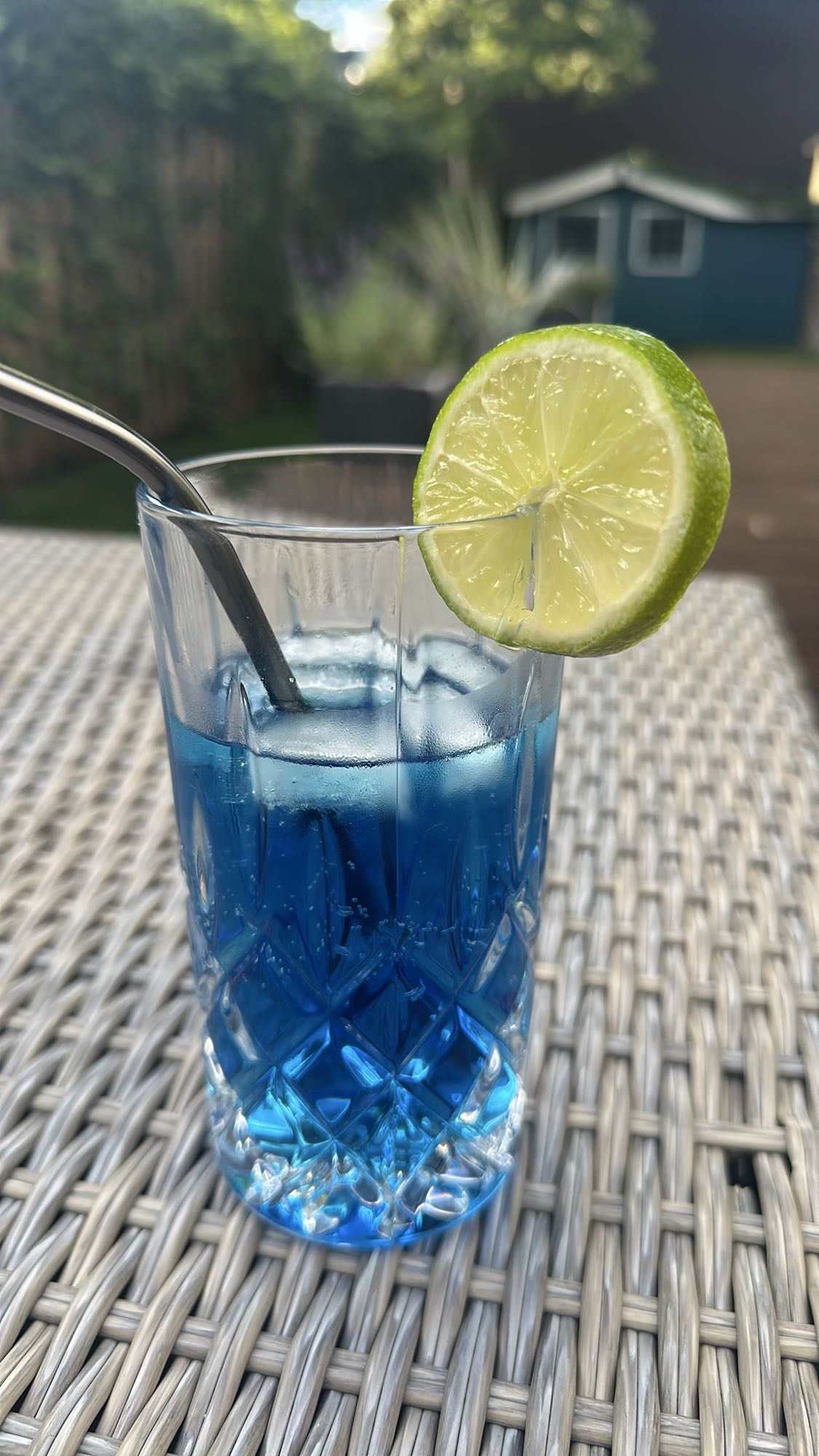 Blue mocktail with lime