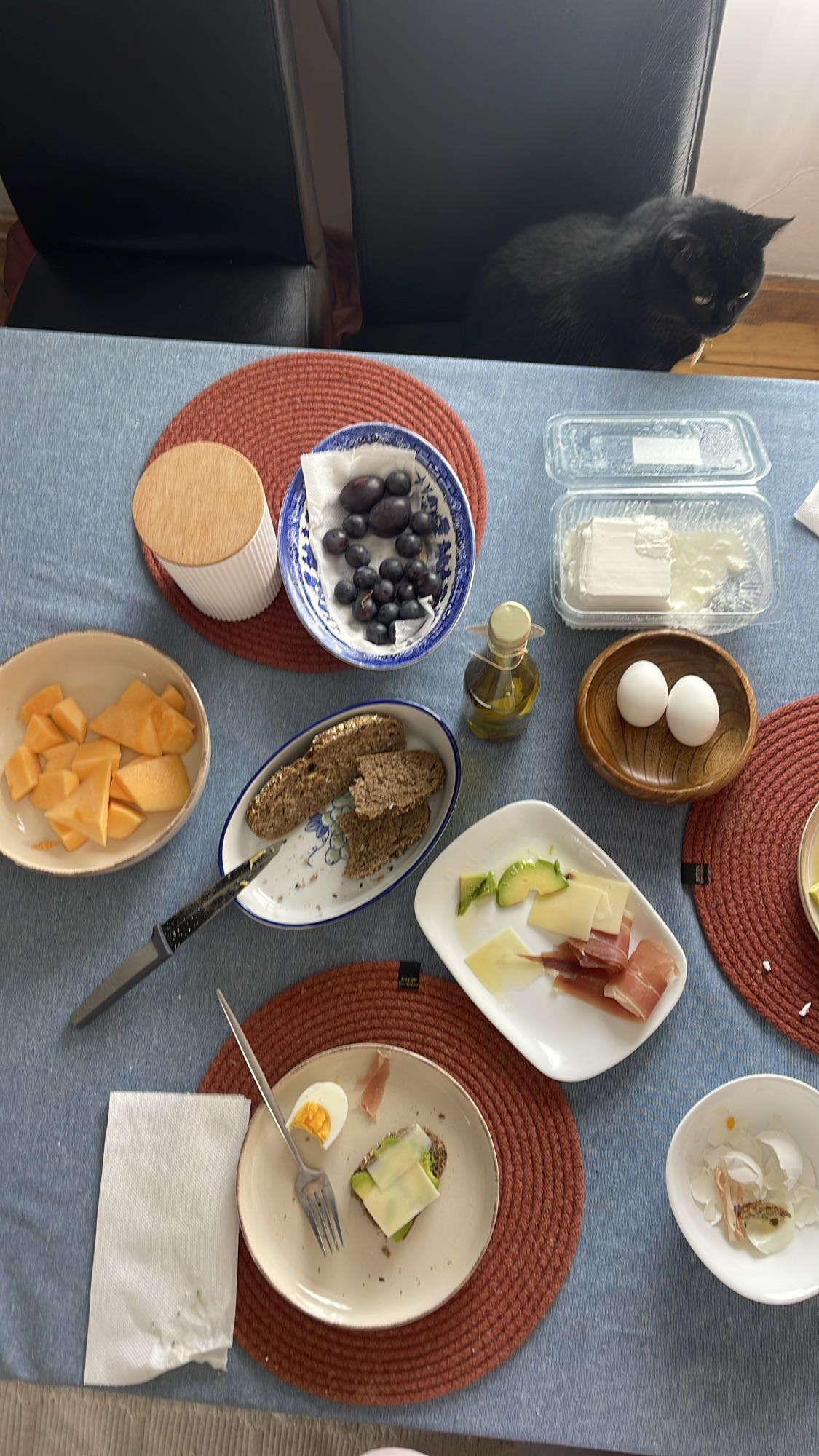 Завтрак с яйцом и сыром