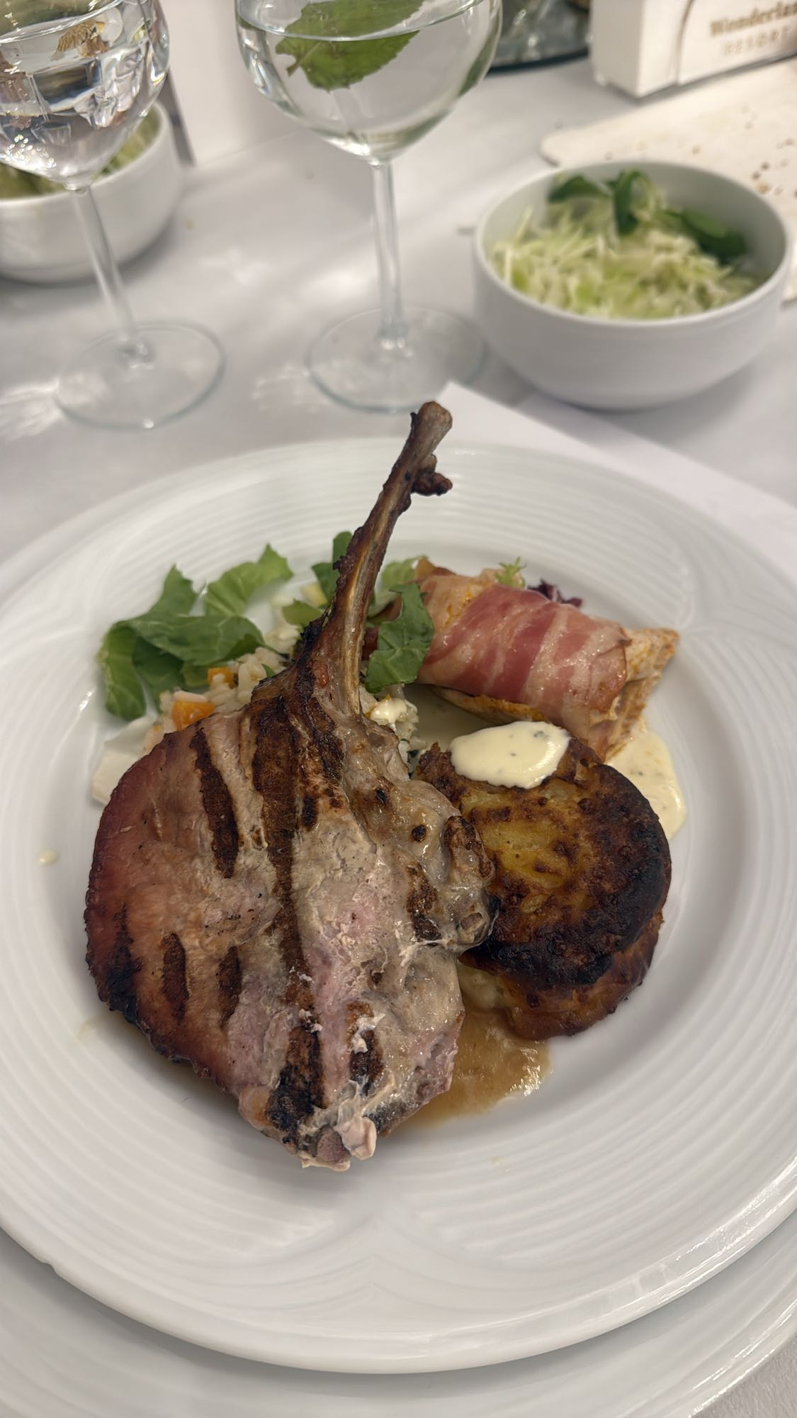 Cotlet de porc cu garnituri