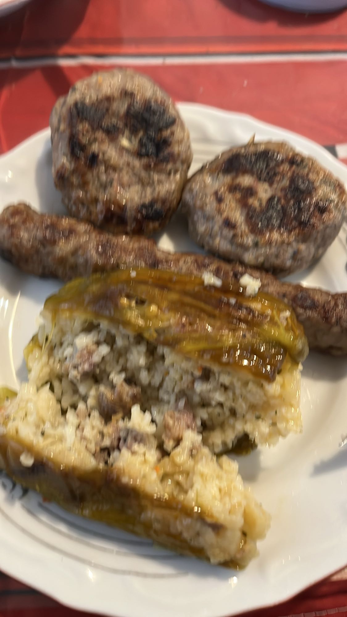 Кюфтета и пълнена чушка