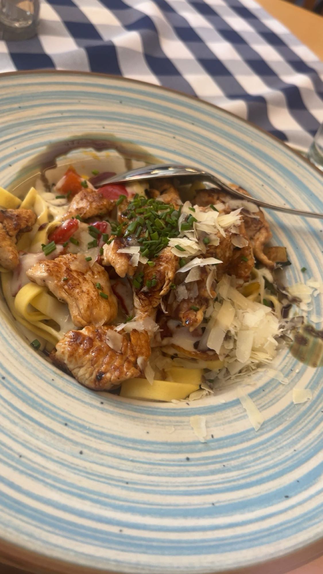 Hähnchen-Pasta mit Käse