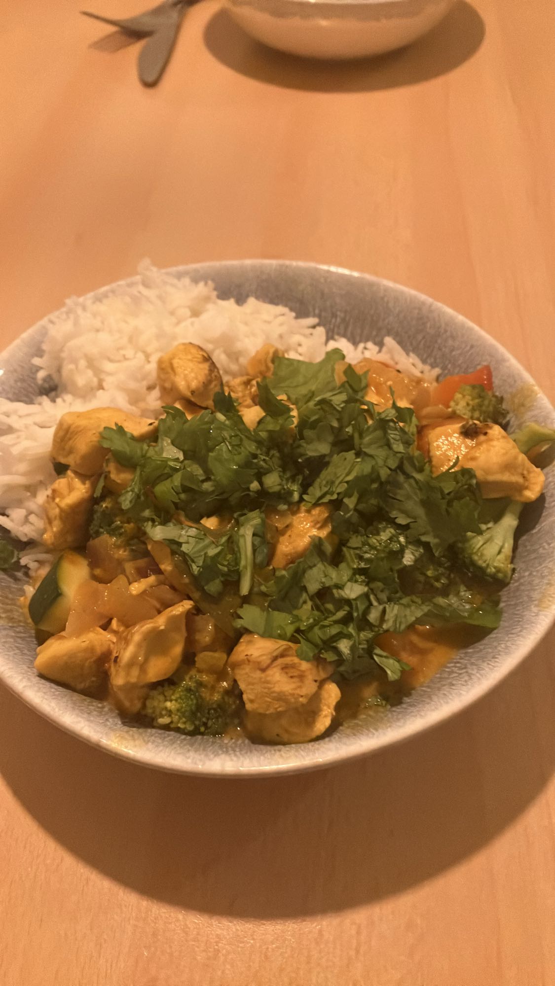 Frango ao curry com arroz