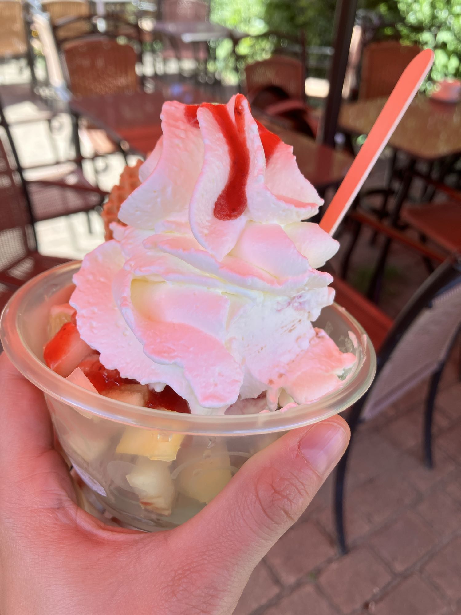 Salada de frutas com chantilly
