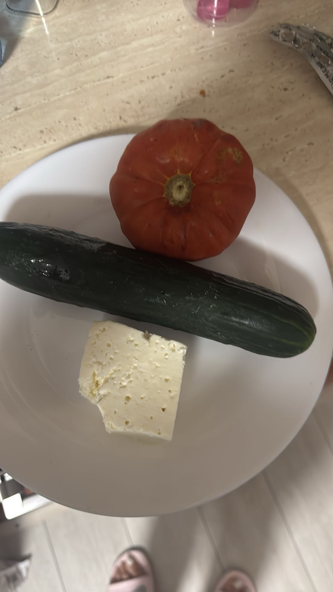 Salată simplă cu brânză