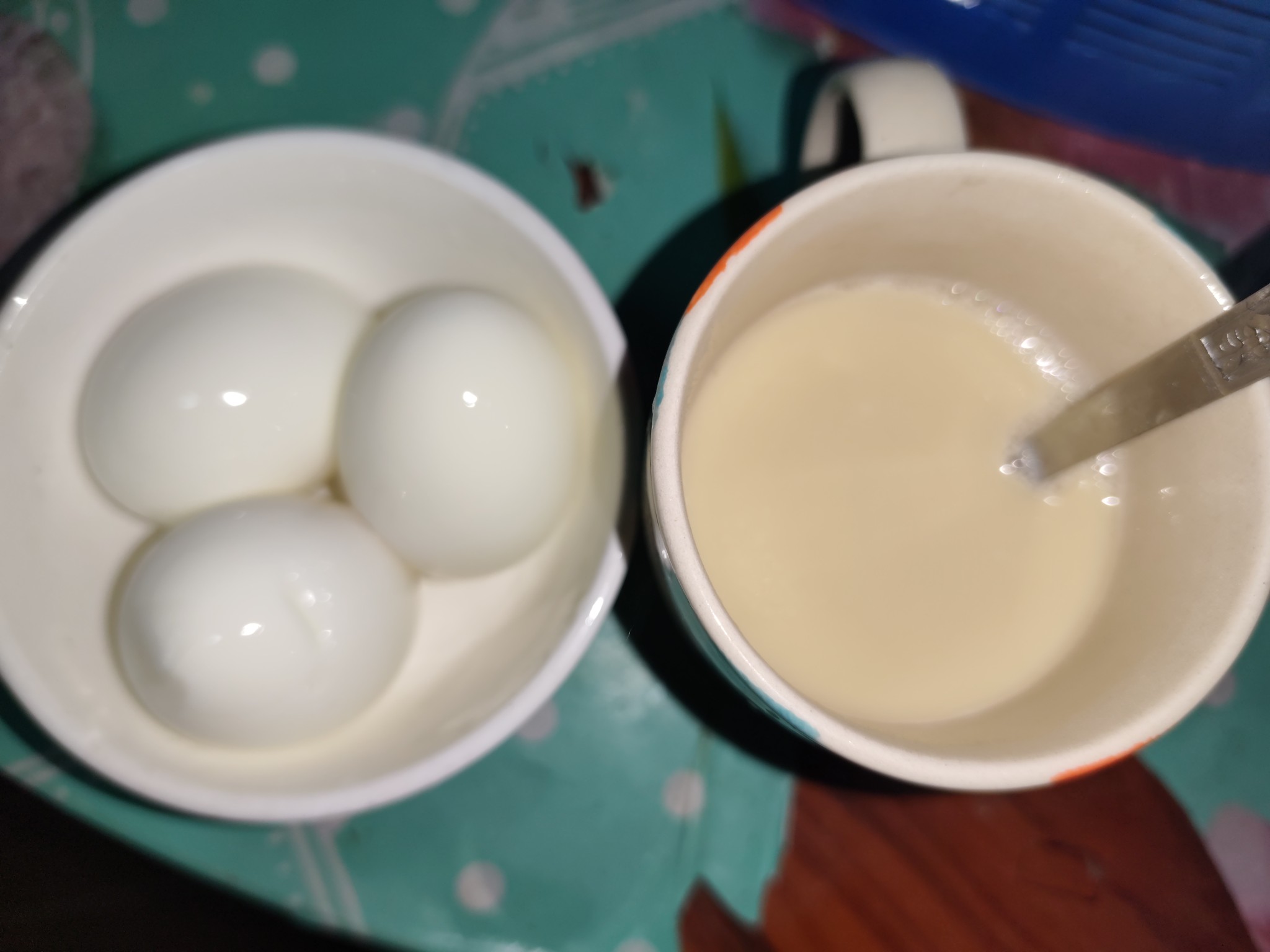Boiled eggs and milk tea
