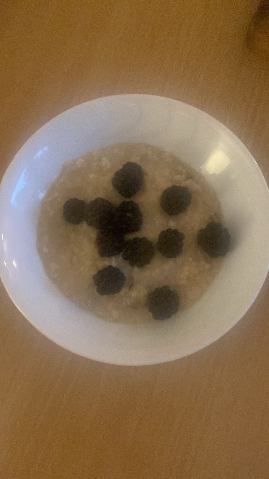 Owsianka z jeżynami