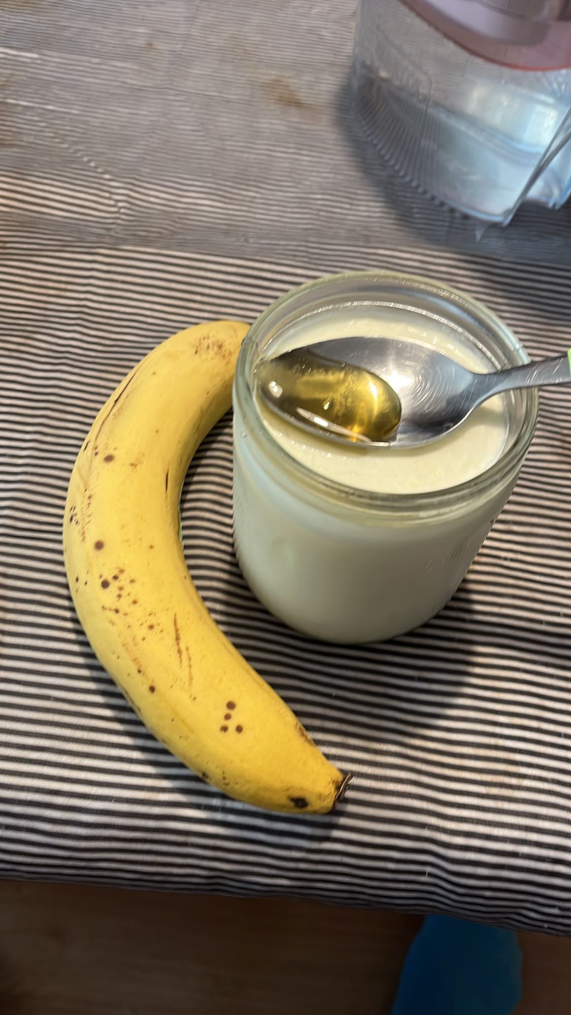 Банан с кисело мляко и мед