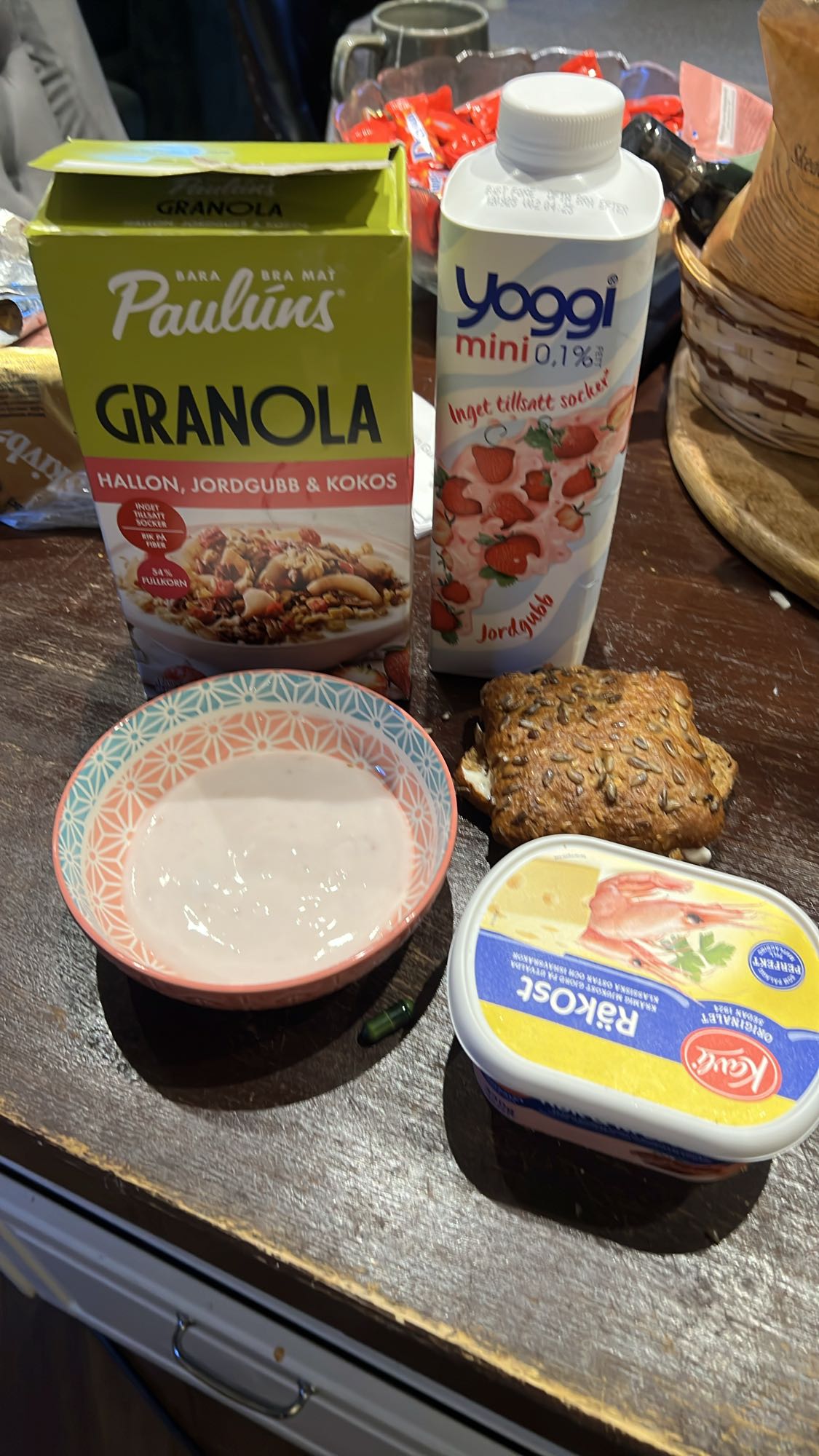 Yoghurt och smörgås