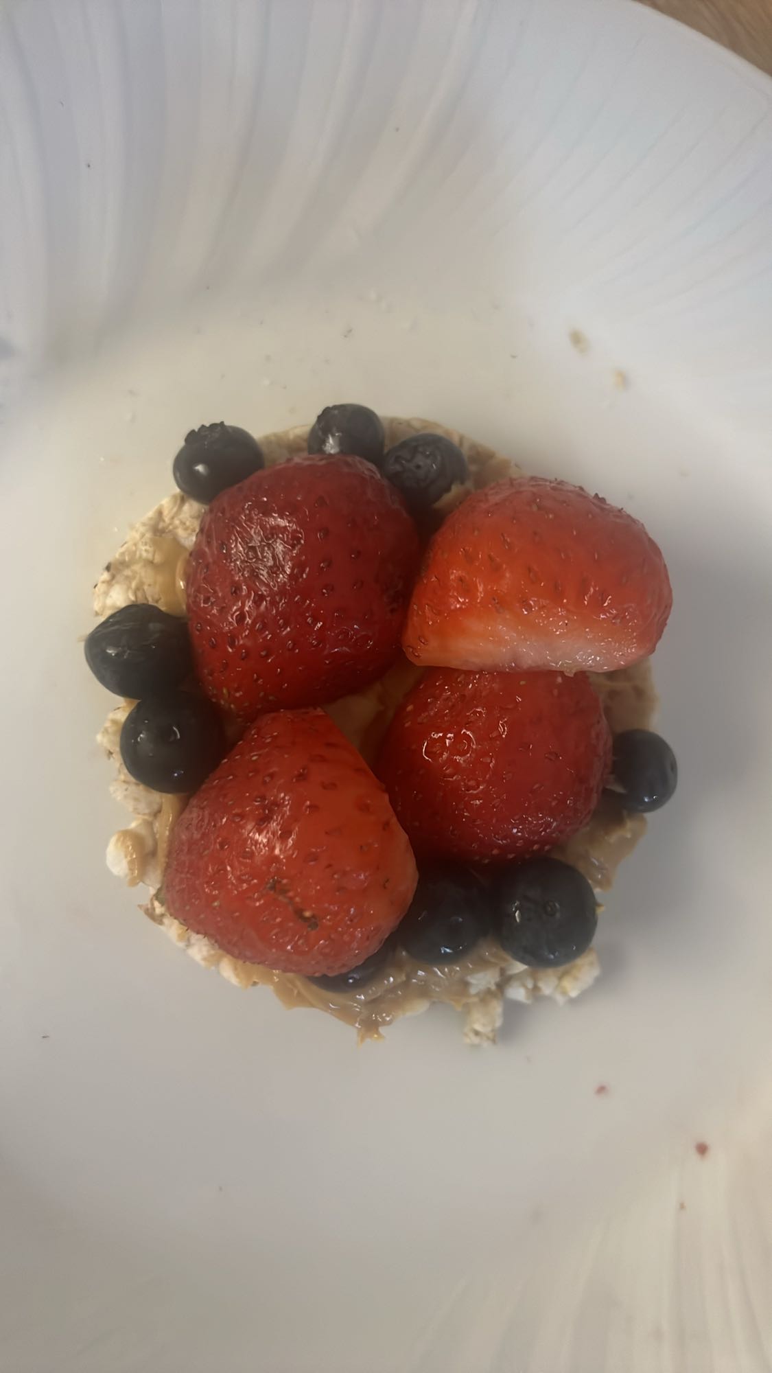 Rice cake with berries