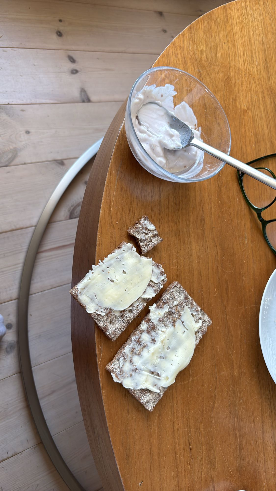 Knäckebröd med smör & röra