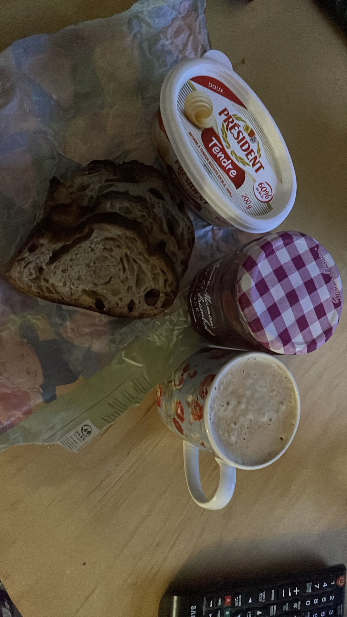 Petit-déjeuner pain beurre