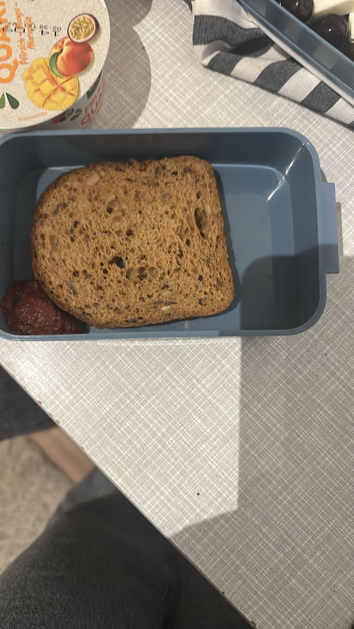 Tam buğday ekmekli atıştırmalık