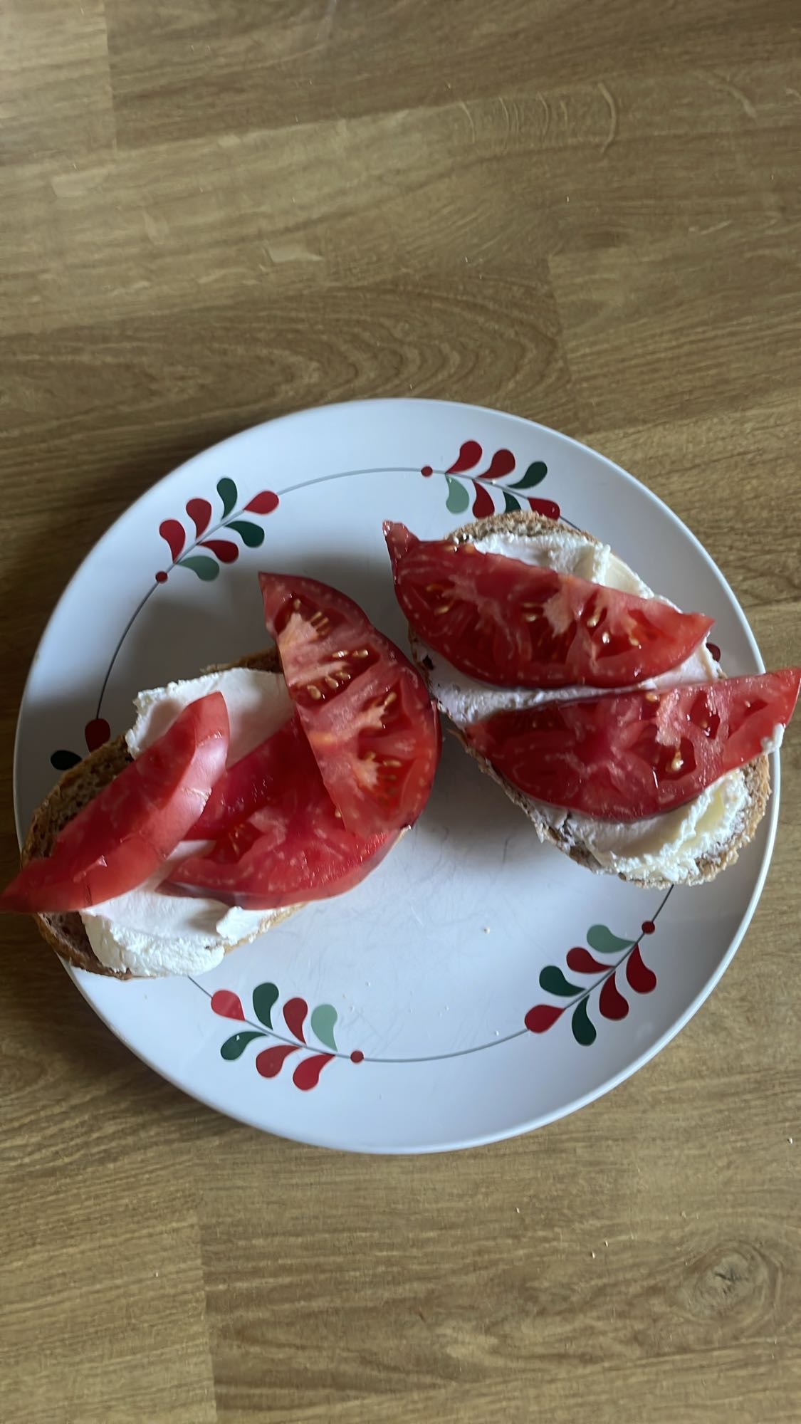 Kanapki z twarogiem i pomidorem