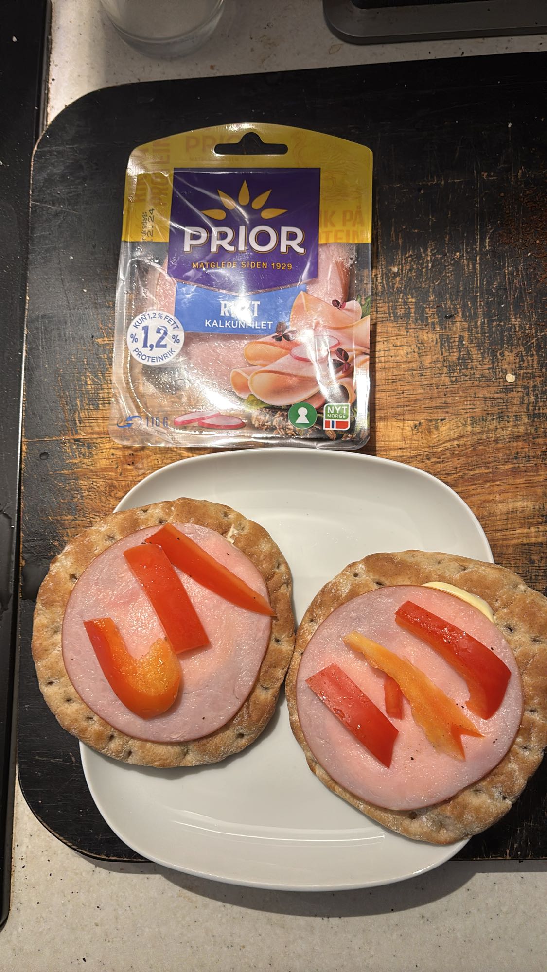 Knekkebrød med kalkunpålegg