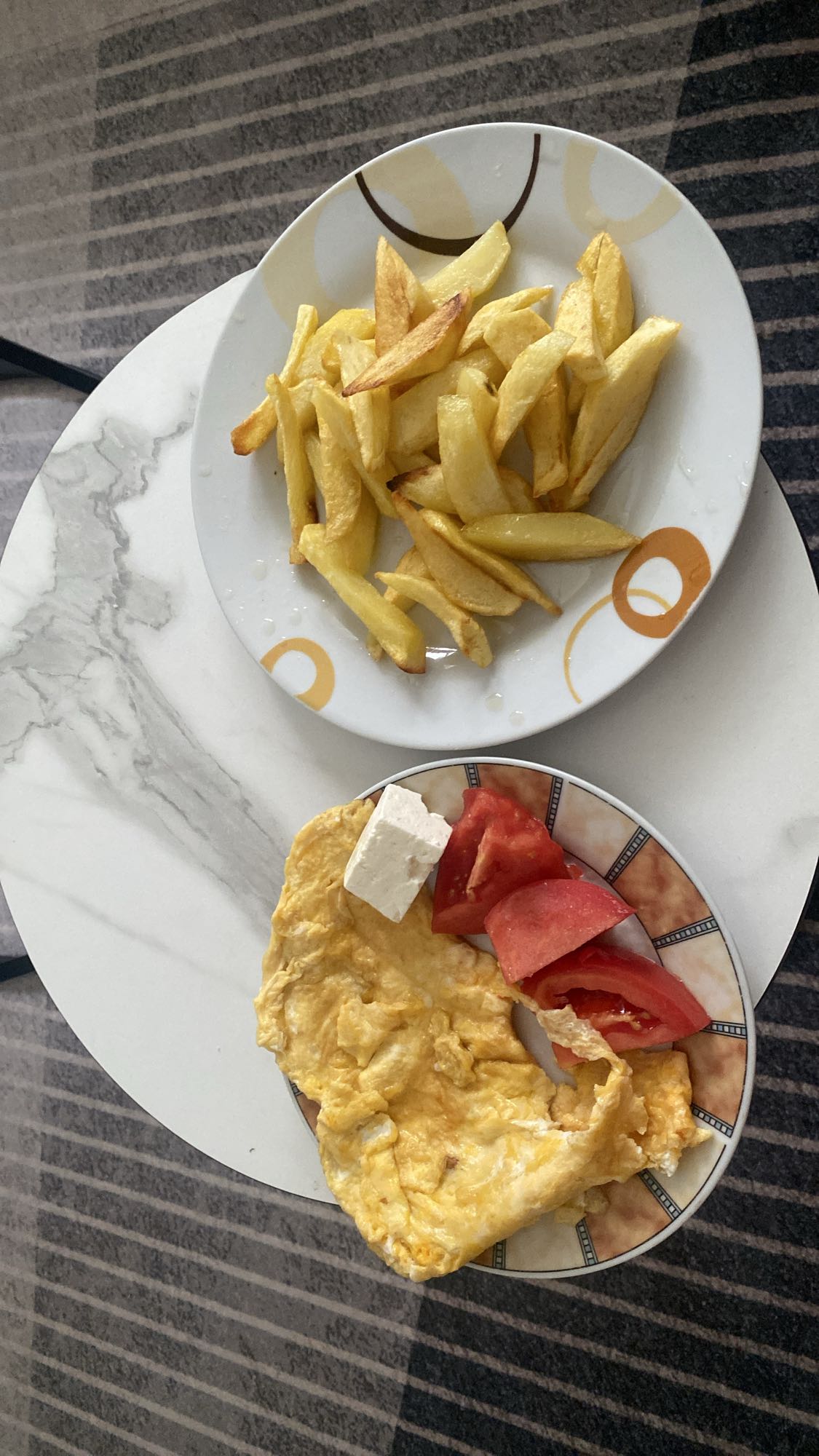 Omelette, fries, tomato, cheese